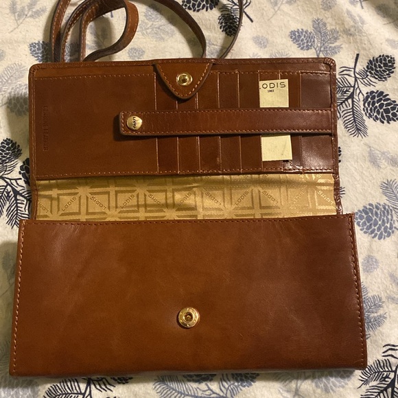 LODIS In The Details Traveller Chestnut Leather Crossbody Wallet - Picture 2 of 5